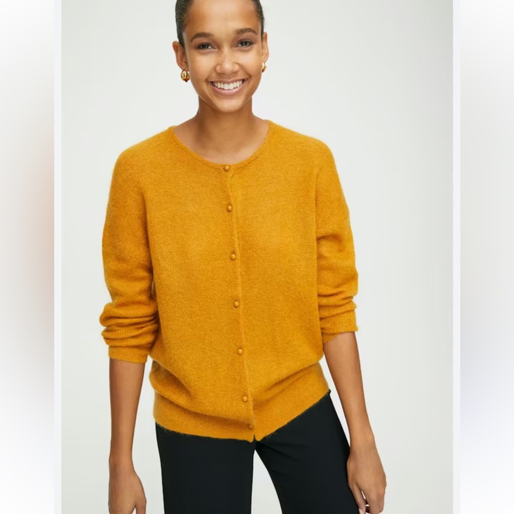 Aritzia Babaton Matt cardigan